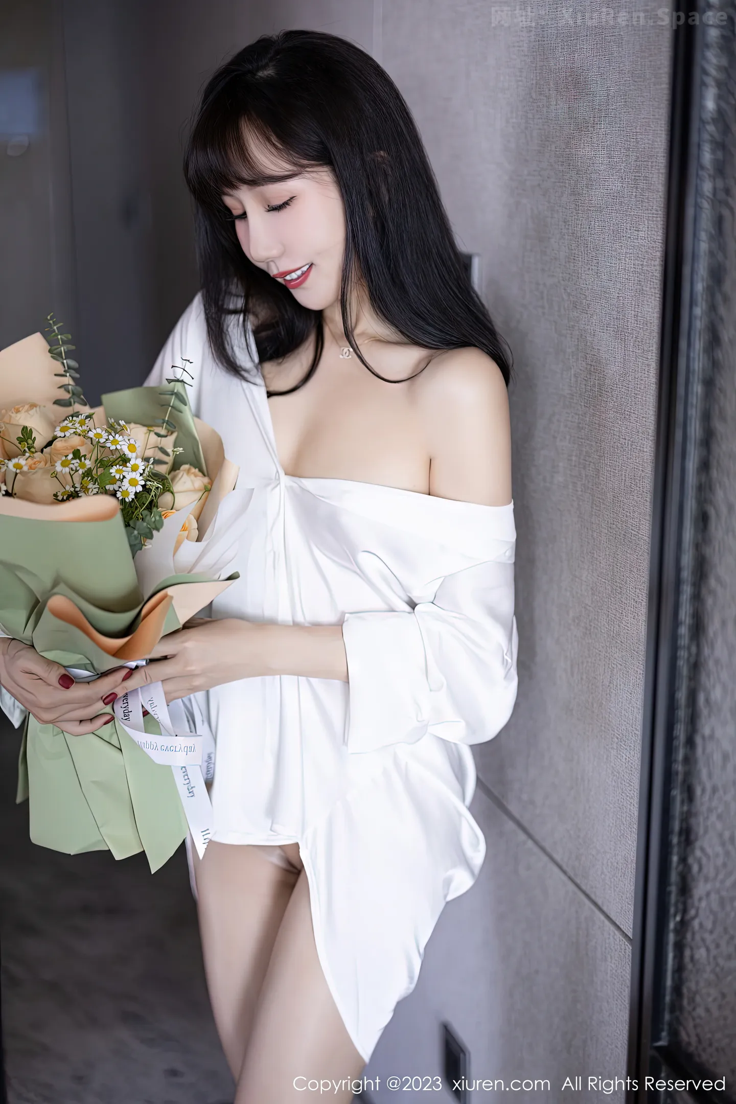 图片[4]-[XiuRen秀人网]2023.01.17 VOL.6142 严利娅Yuliya 红色连体情趣内衣加黑丝美腿性感私房写真集-秀人网官方网站